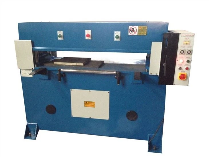 Große hydraulische Stanzmaschine